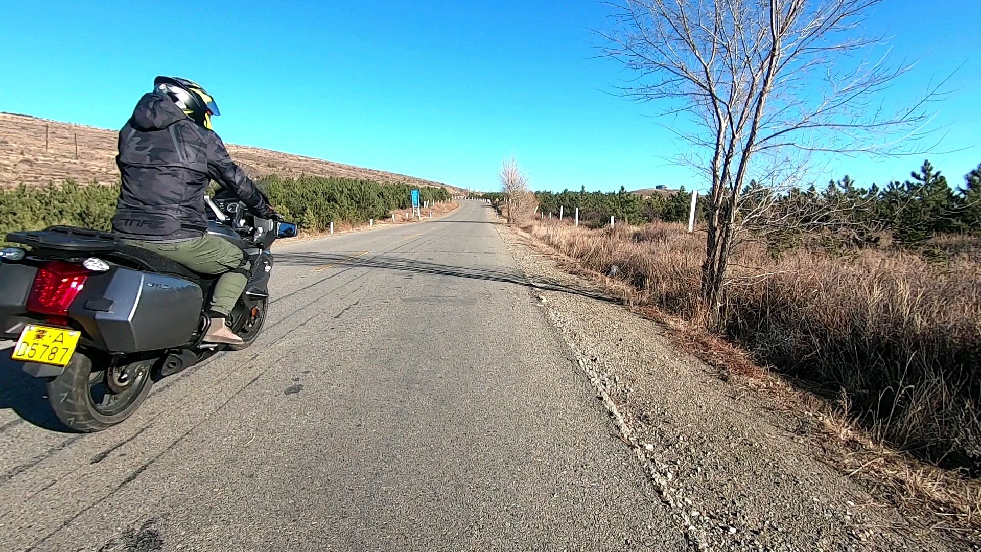 换骑摩友的魔术师250cc摩旅贯穿阴山南北的(S101)省道(A)